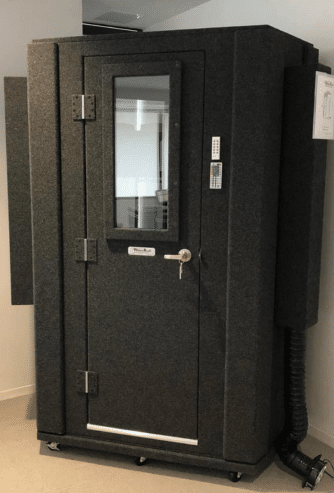 Image of a WhisperRoom MDL 127 LP S (single-wall) recording booth.